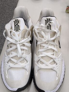 Nike Men's White Kyrie Basketball Shoes